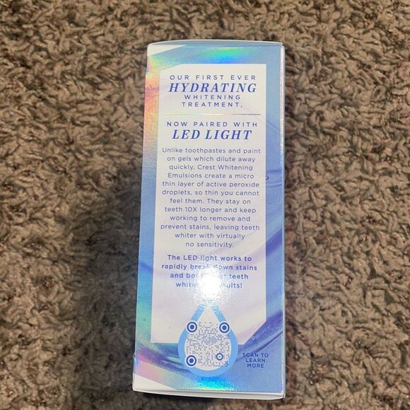 Crest Whitening Emulsions with LED Accelerator Light - Picture 5 of 12